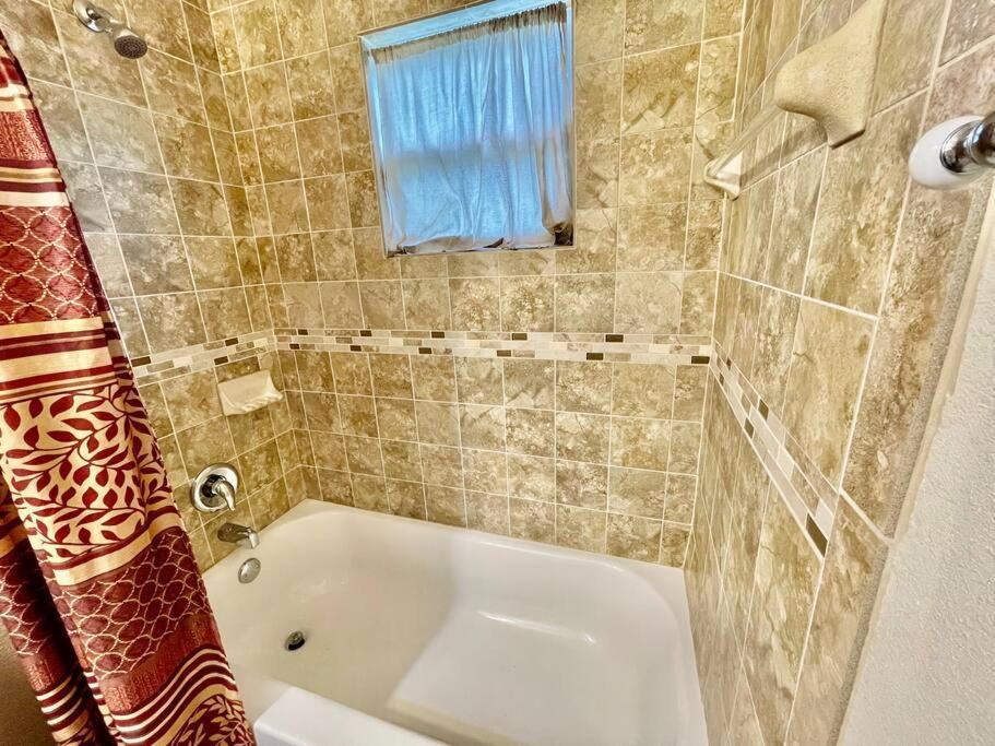 Cozy Modest Home Near Universal Studios/Volcanobay Orlando Eksteriør billede